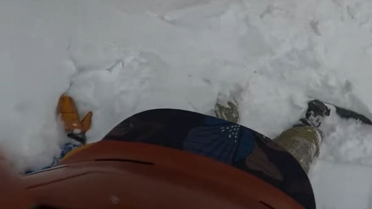 Snowboardzista nagrał lawinę kamerą