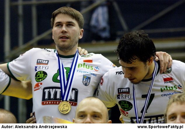 Bartosz Janeczek (z numerem ósmym) święcił z Akademikami największe triumfy w karierze. W nowym sezonie 27-latek znów zagra pod Jasną Górą