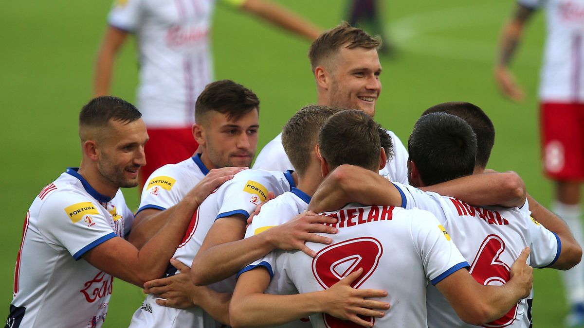 PAP / Andrzej Grygiel / Na zdjęciu: piłkarze Podbeskidzia Bielsko-Biała