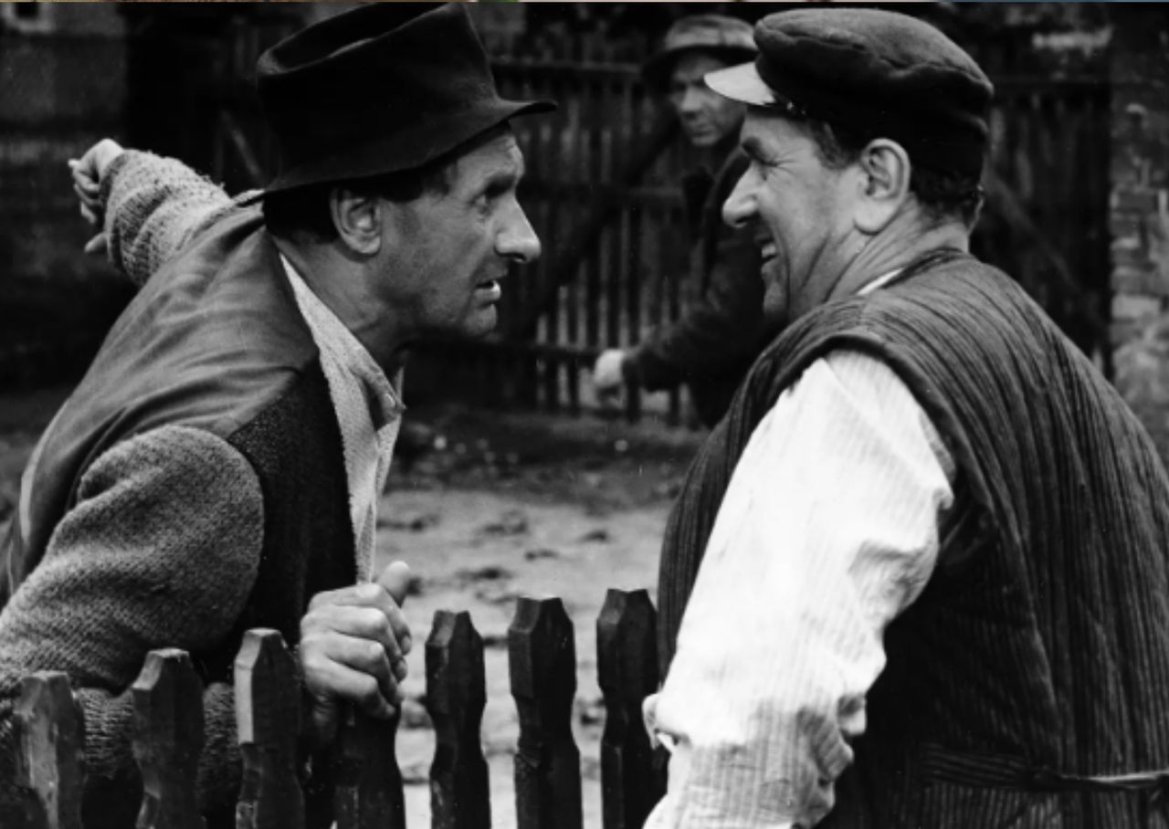 "Sami swoi". Kultowa komedia z 1967 roku. Pamiętasz ją jeszcze?