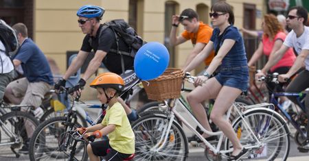 Obowiązek jazdy w kasku na rowerze. Cykliści są przeciwni i... mogą mieć rację