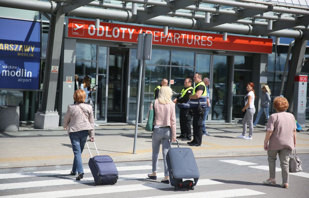 Koronawirus w Warszawie. Czy lotnisko w Modlinie przetrwa?