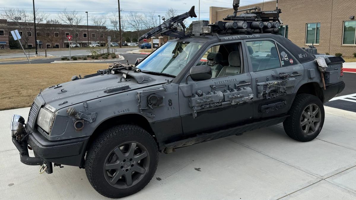 Mercedes żywcem wyjęty z filmu "Mad Max" trafił na sprzedaż