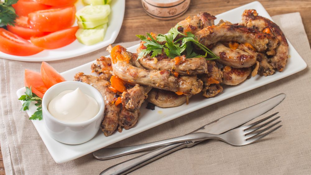 Szyja z kurczaka gotowana na wolnym ogniu (mięso i skóra)