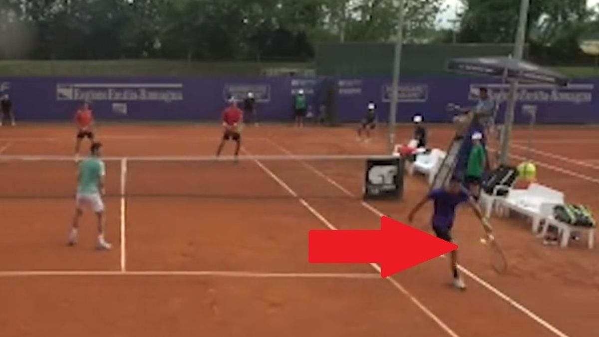 Twitter / Na zdjęciu: uderzenie Vlada Victora Cornei