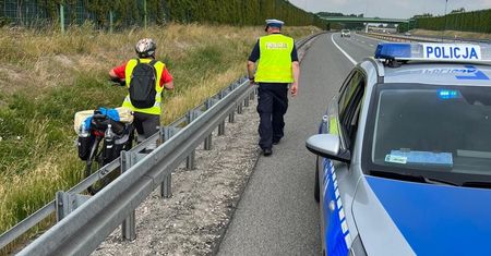 Senior jechał rowerem z Elbląga do Rybnika. Interweniowała policja
