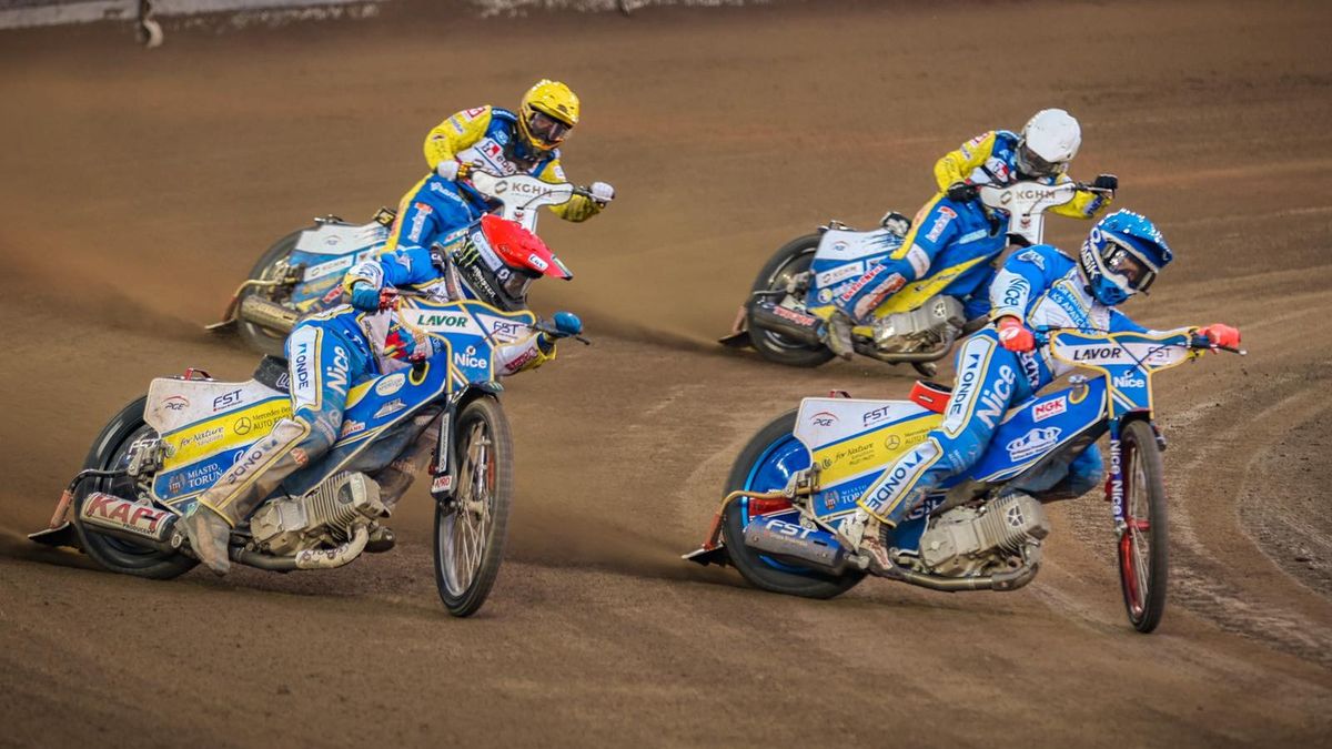 WP SportoweFakty / Julia Podlewska / Na zdjęciu: para Apatora jedzie na 5:1