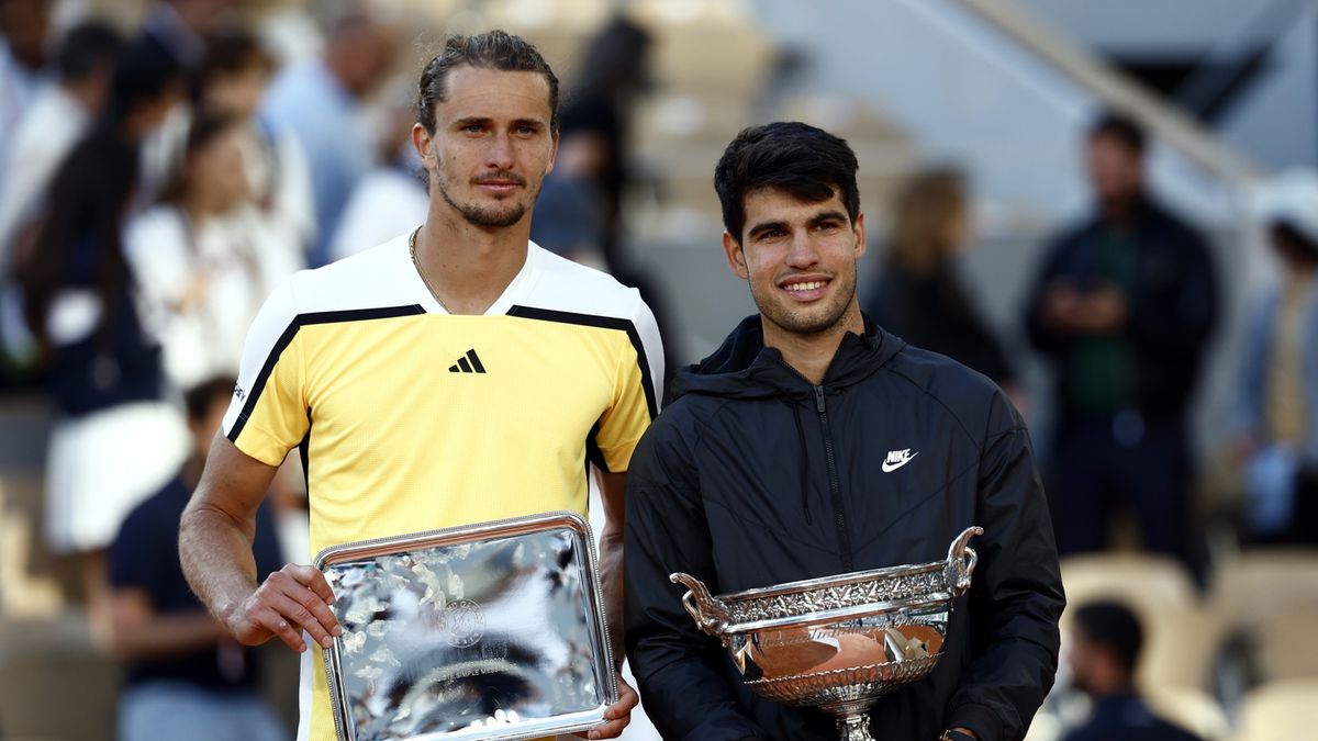 Zdjęcie okładkowe artykułu: PAP/EPA / Mohammed Badra / Na zdjęciu: Alexander Zverev (z lewej) i Carlos Alcaraz, finalista i mistrz Roland Garros 2024