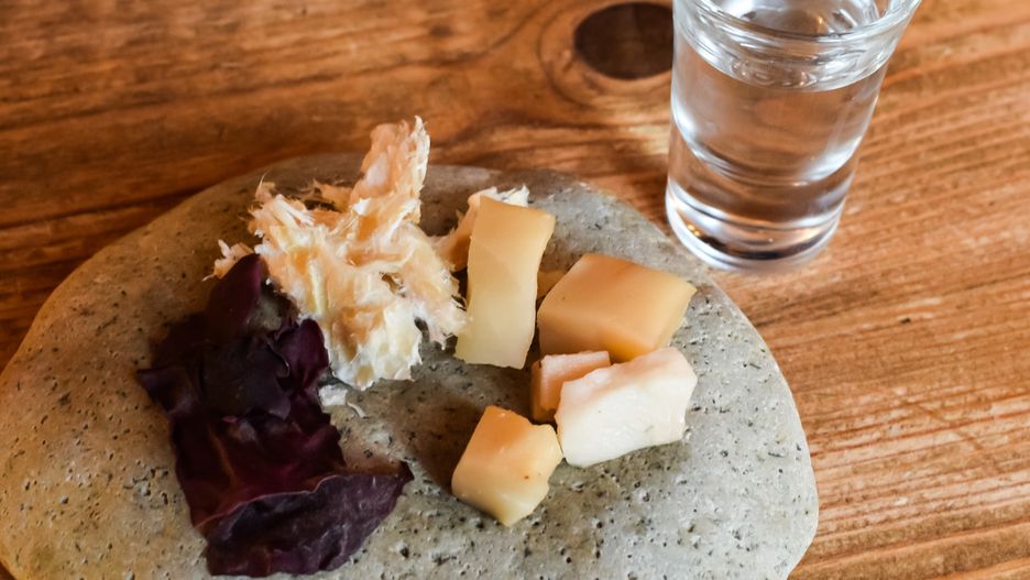 Hakarl to niebezpieczne danie