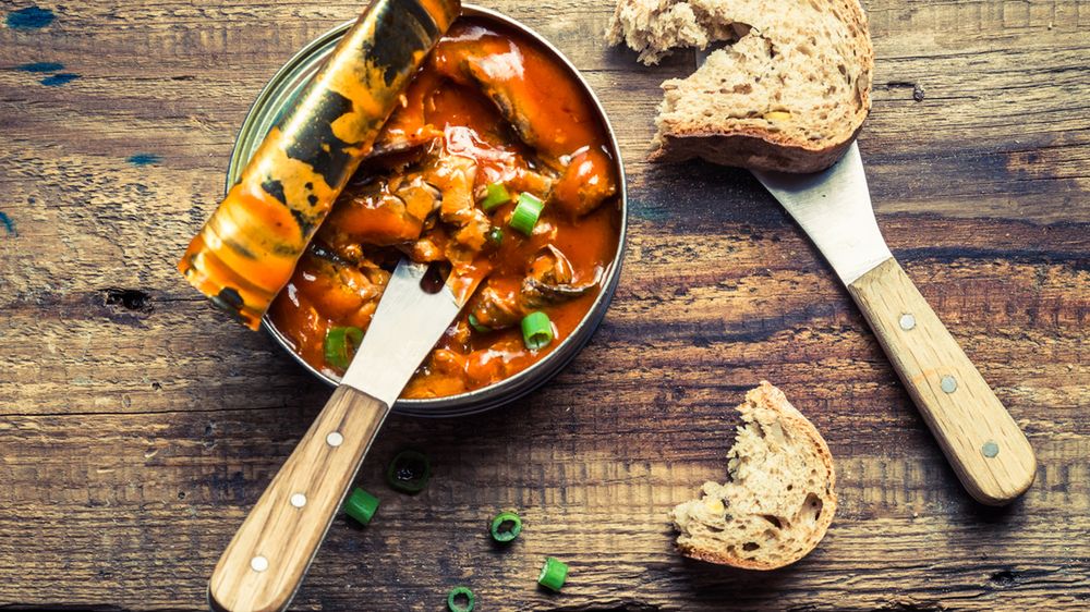 Sardynki pacyficzne z ośćmi w sosie pomidorowym w puszce, odsączone