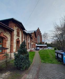 Ksiądz, u którego zmarł młody mężczyzna, jest znany policji