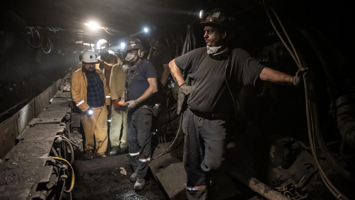 Taka jest średnia pensja górników. Oprócz tego liczne dodatki. Na zdjęciu Kopalnia węgla kamiennego Lubelski Węgiel "Bogdanka" S.A. w miejscowości Bogdanka