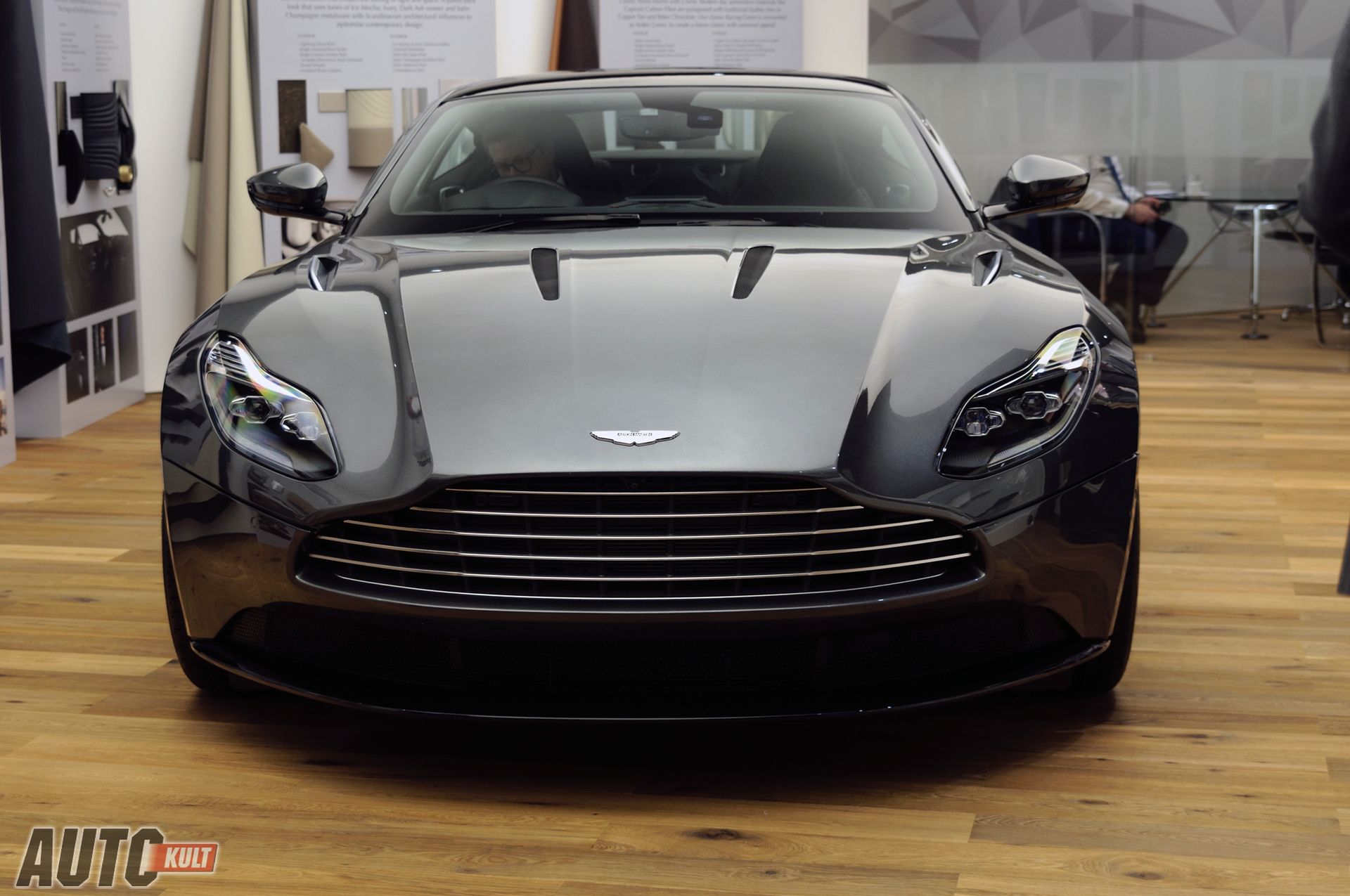 Aston Martin DB11