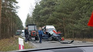 Dąbrowa Wronowska: Zderzenie ciągnika z samochodem osobowym