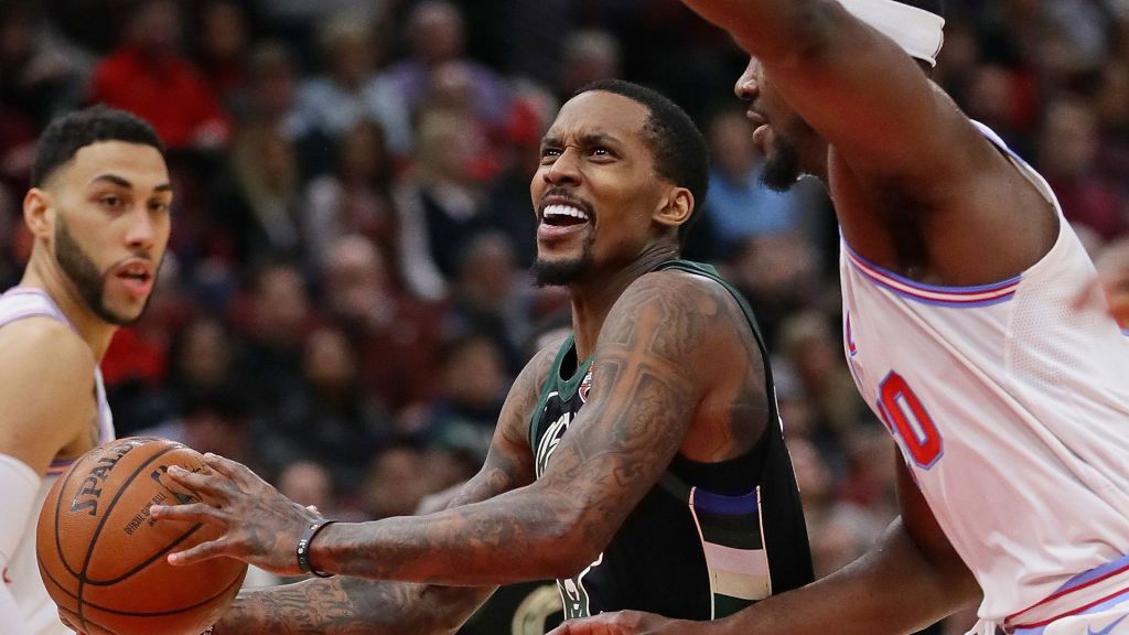 Brandon Jennings (z piłką)