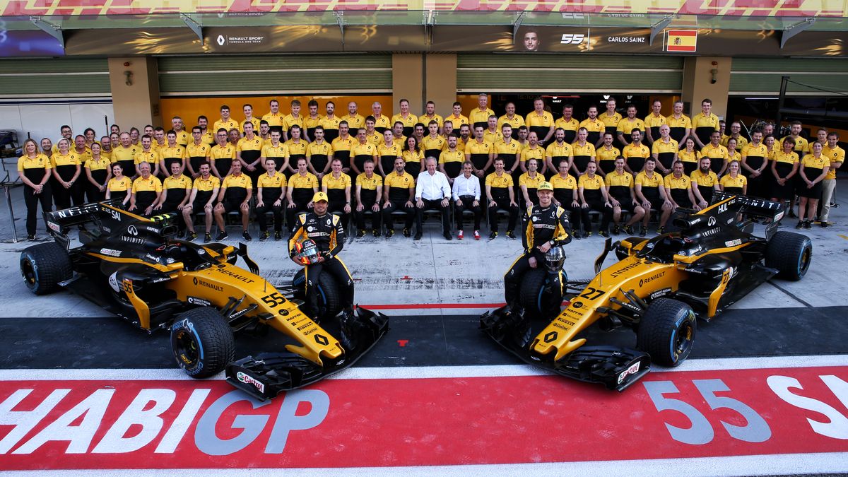 zespół Renault po ostatnim wyścigu sezonu 2017