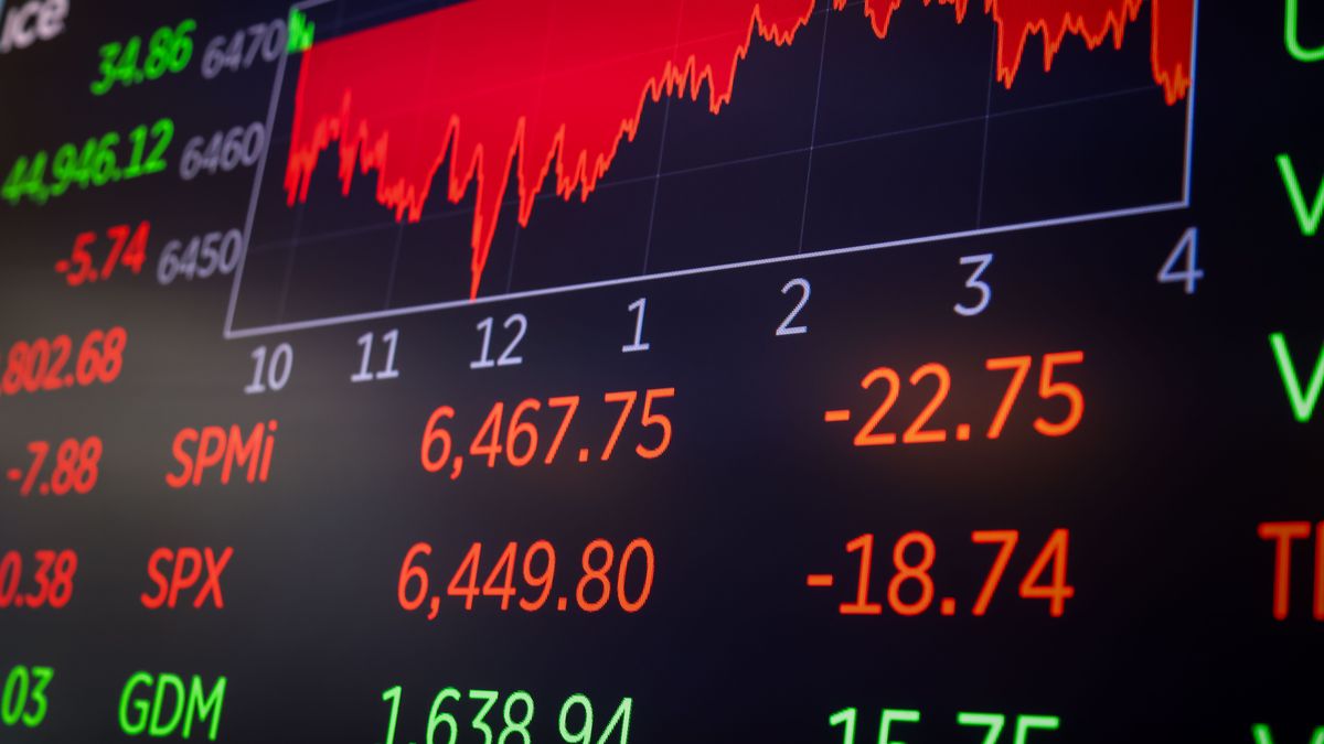 Stock market information on the floor of the New York Stock Exchange (NYSE) in New York, US, on Friday, Aug. 15, 2025. Wall Street traders sent stocks down from all-time highs as data showed mixed indications on how American consumers are feeling about the economy. Investors also kept a close eye on a face-to-face meeting between Donald Trump and Vladimir Putin. Photographer: Michael Nagle/Bloomberg via Getty Images