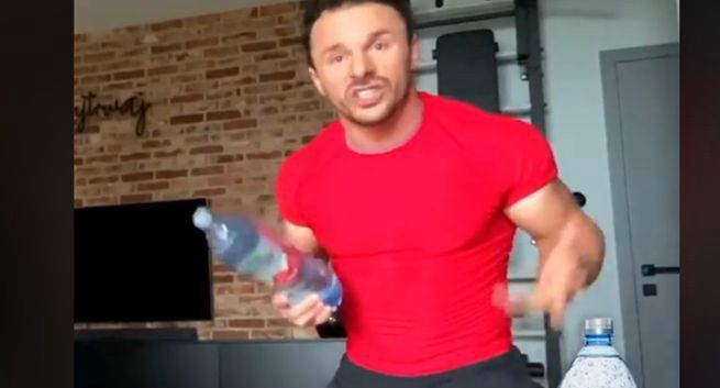 Qczaj ambasadorem nowej kampanii „Zacznij z dobrą nutą” promującej Żywiec Zdrój z nutą owoców Zero Cukru