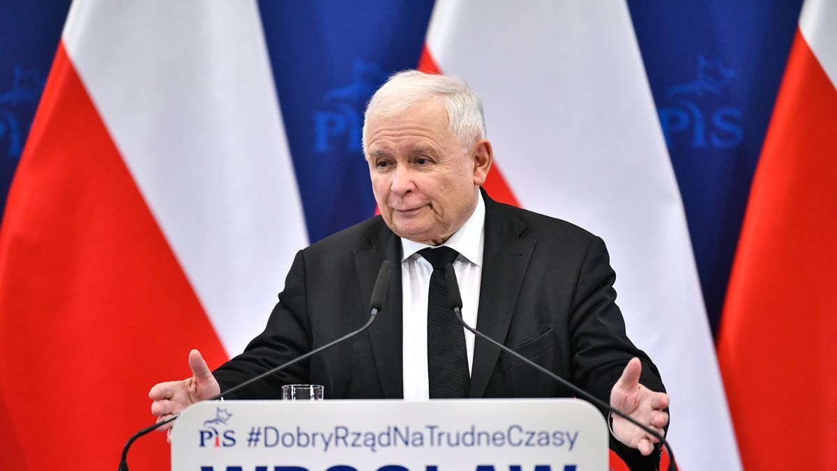 Wrocław, 24.09.2022. Prezes PiS Jarosław Kaczyński podczas spotkania z mieszkańcami Wrocławia, w ramach objazdu po kraju i spotkań z wyborcami, 24 bm. (mr) PAP/Maciej Kulczyński