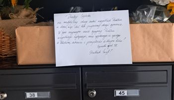 Taka karteczka na klatce. Aż zrobił zdjęcie. "Wzruszyłem się"