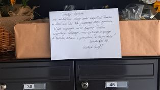 Taka karteczka na klatce. Aż zrobił zdjęcie. "Wzruszyłem się"