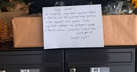 Taka karteczka na klatce. Aż zrobił zdjęcie. "Wzruszyłem się"