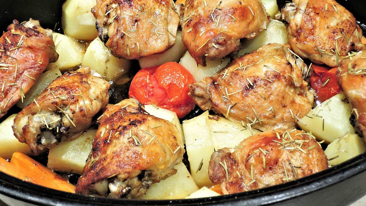 Pieczony udziec z kurczaka (mięso i skóra)