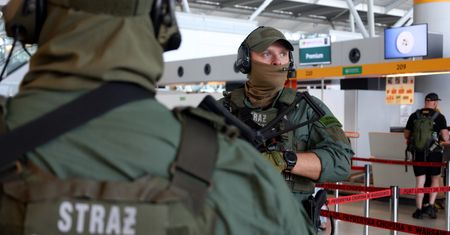 62-latka zażartowała na lotnisku w Warszawie. "Podróżną odizolowano"