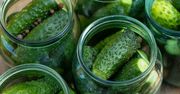 Jak przygotować ogórki małosolne? Trzymaj się zasady 3x1, a wyjdą pyszne i chrupiące