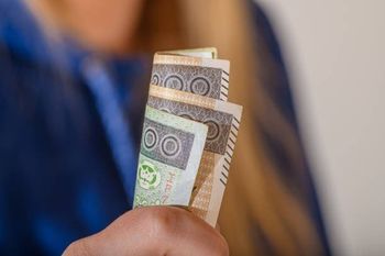 Oświadczenia majątkowe dyrektorów jednostek Powiatu Ostrowieckiego. Zobacz ile zarabiali dyrektorzy szpitala, szkół i innych placówek