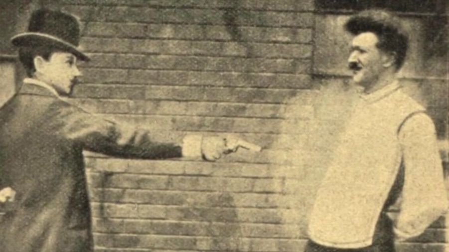 Pokaz kamizelki kuloodpornej Jana Szczepanika