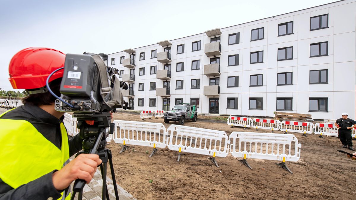 budowa osiedla
Toru�, 08.07.2021. Budowa osiedla przy ulicy Ok�lnej - inwestycji w ramach programu Mieszkanie Plus w Toruniu, 8 bm. (t�/doro) PAP/Tytus �mijewski
Tytus �mijewski
budowa, budownictwo, inwestycja, mieszkania, mieszkania plus, mieszkanie, mieszkaniowe, osiedle, rz�dowy program mieszkanie+