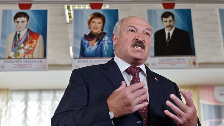 Aleksandr �ukaszenkaWojciech Pacewiczaleksandr �ukaszenka, g�os, g�osowa�, g�osuje, mi�sk, parlament, parlamentarne, prezydent, stolica, urna, wybory