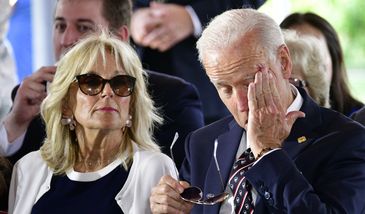 Łzy same cisną się do oczu. Biden opowiadał o powolnym odchodzeniu syna