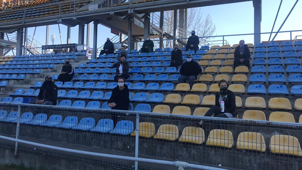 Pracownicy Stali Gorzów na stadionie