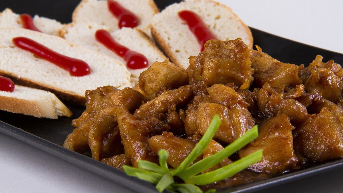 Duszony udziec z kurczaka (samo mięso)