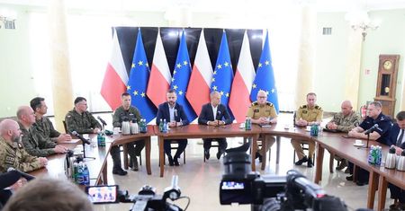 Sztab kryzysowy w Lublinie. Premier i szef MON komentują upadek rakiety we wsi Tarnawa-Kolonia: „Wojsko było gotowe zestrzelić pocisk”