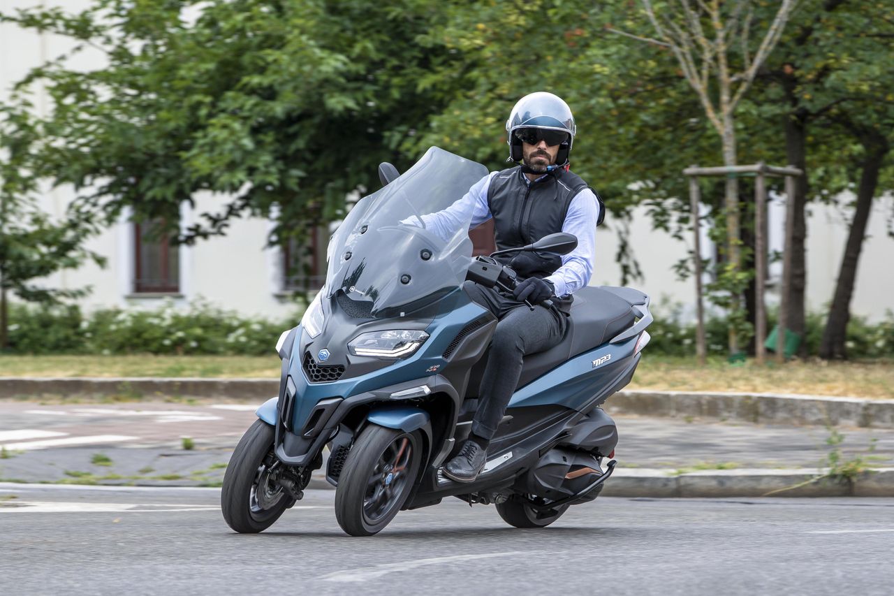 Piaggio victorious: Peugeot fined €1 million over patent dispute with 3-wheel scooter