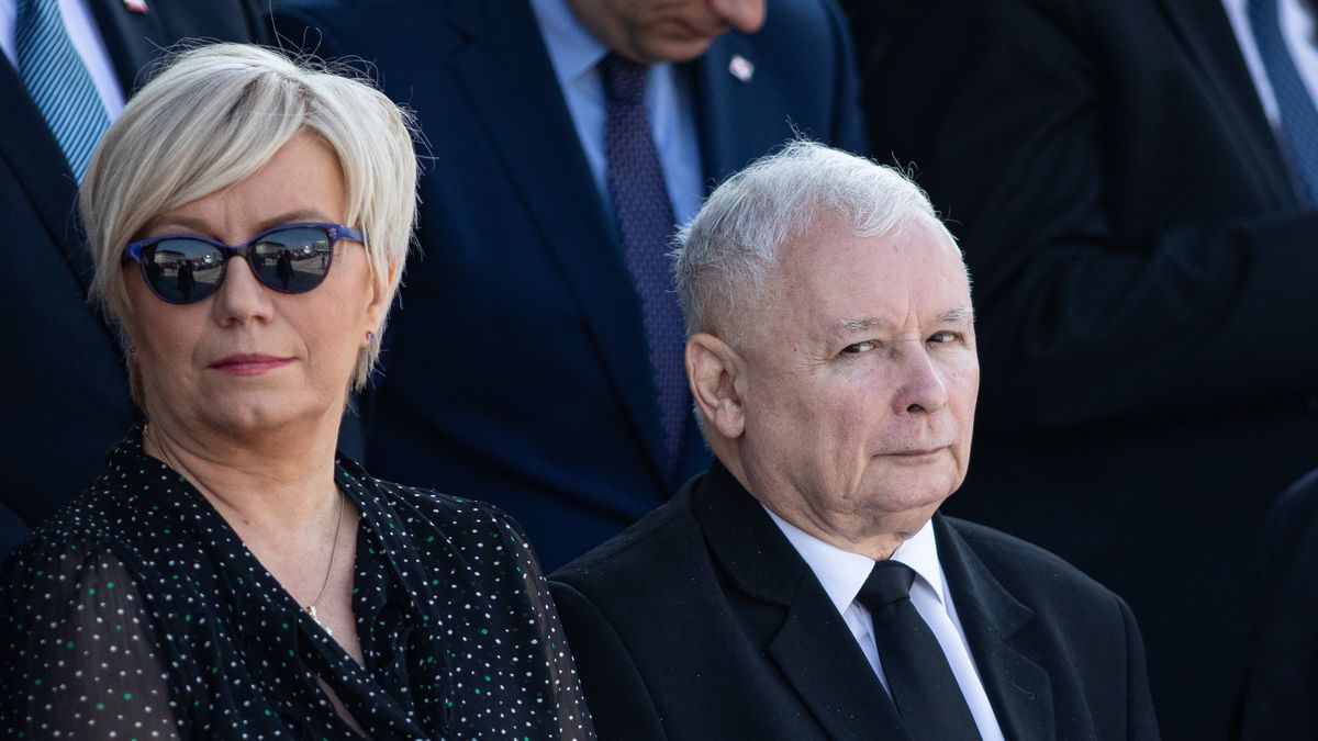 80 rocznica wybuchu II wojny swiatowej
01.09.2019 Warszawa , plac Pilsudskiego . 80 rocznica wybuchu II wojny swiatowej . Od lewej: prezes Trybunalu Konstytucyjnego Julia Przylebska , prezes Prawa i Sprawiedliwosci Jaroslaw Kaczynski podczas uroczystosci . 
Fot. Dawid Zuchowicz / Agencja Wyborcza.pl
Fot. Dawid Zuchowicz / Agencja Wyborcza.pl
manual, ii wojna swiatowa, obchody, rocznica, uroczystosci, rocznice, wybuch, druga, wojna, swiatowa, /FR/