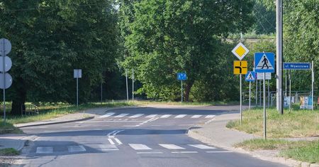 Zmiana na tym skrzyżowaniu obowiązuje już od kilku dni. Wciąż wielu kierowców jeździ „na pamięć”