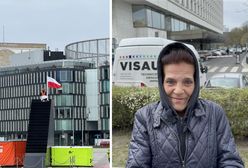 "Po co to robić?". Wszedł na pomnik smoleński, długa akcja policjantów