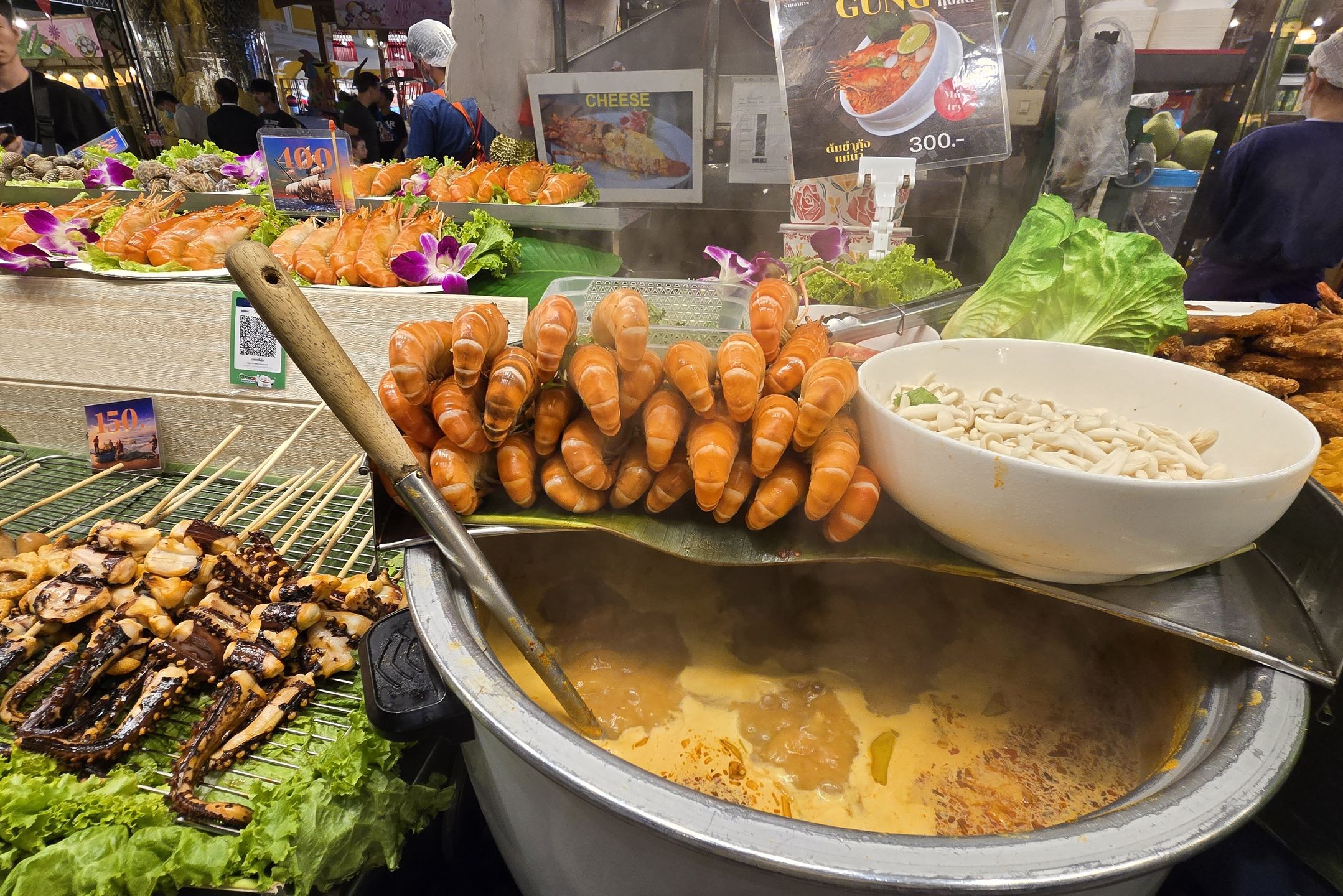 Uliczne jedzenie w Azji kusi na każdym kroku