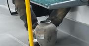 Pijany ukradł urnę z cmentarza na Miłostowie w Poznaniu  po czym zasnął i rozsypał szczątki w tramwaju