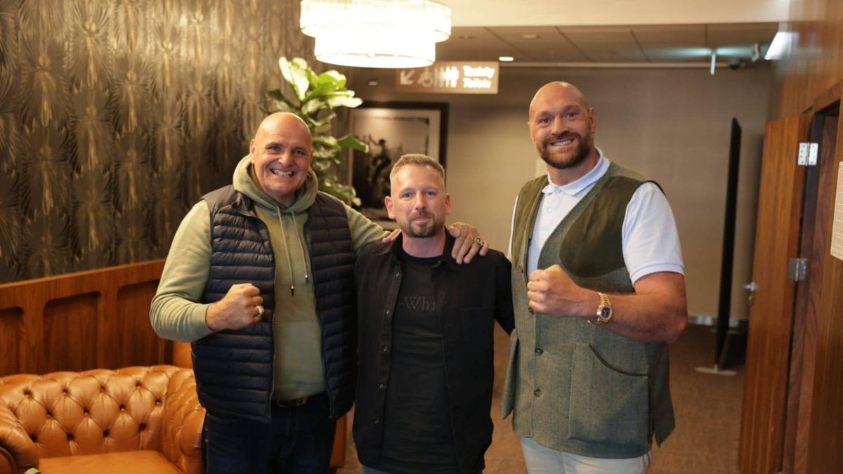 WP SportoweFakty / Na zdjęciu od lewej: John Fury, Szymon Szymański i Tyson Fury