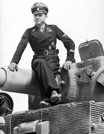 Michael Wittmann na swoim czołgu 
