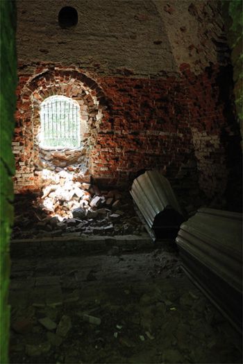 Wnętrze piramidy w Rapie 