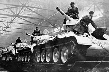 Czołgi T-34 jadą na front prosto z linii produkcyjnej, 1 lutego 1942 r. 