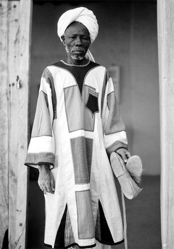 Sudańczyk w tradycyjnym stroju mahdystów. Fotografia z 1936 r. 