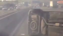 #dziejesiewmoto: ciężarówka taranuje małe auto dostawcze