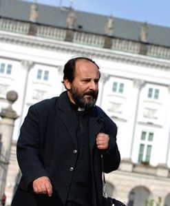 Kard. Dziwisz o ks. Isakowiczem-Zaleskim: to mój ksiądz